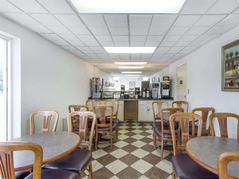 Howard Johnson By Wyndham Virginia Beach Bagian luar foto