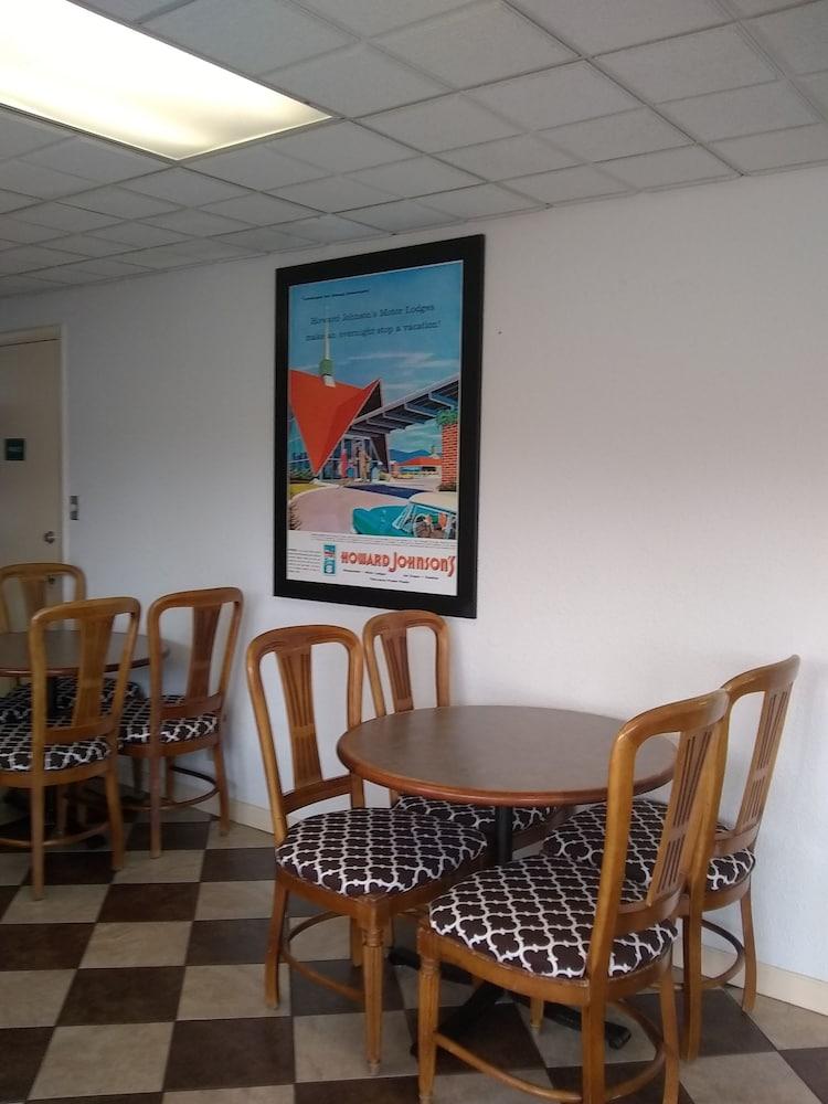 Howard Johnson By Wyndham Virginia Beach Bagian luar foto