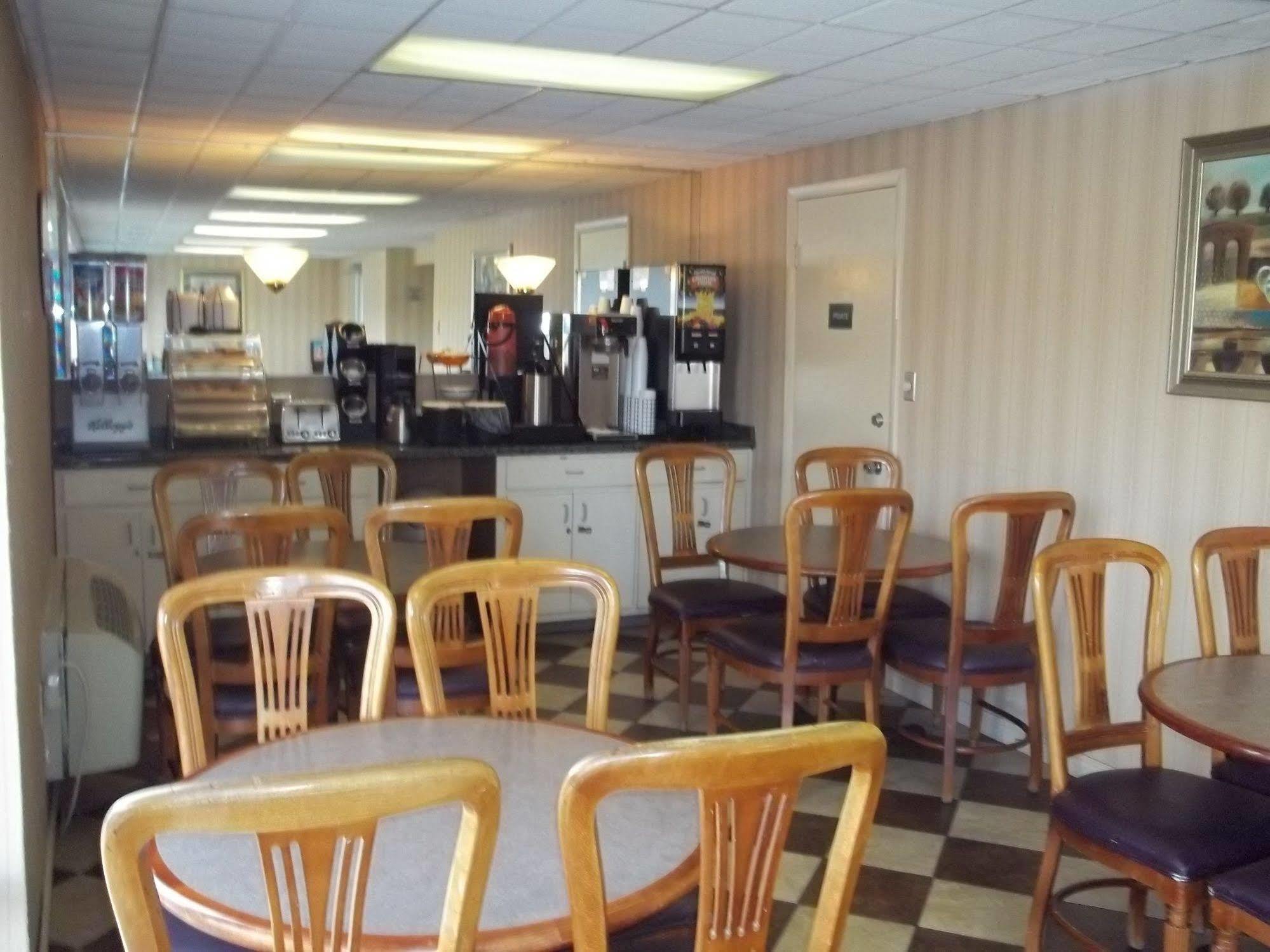 Howard Johnson By Wyndham Virginia Beach Bagian luar foto