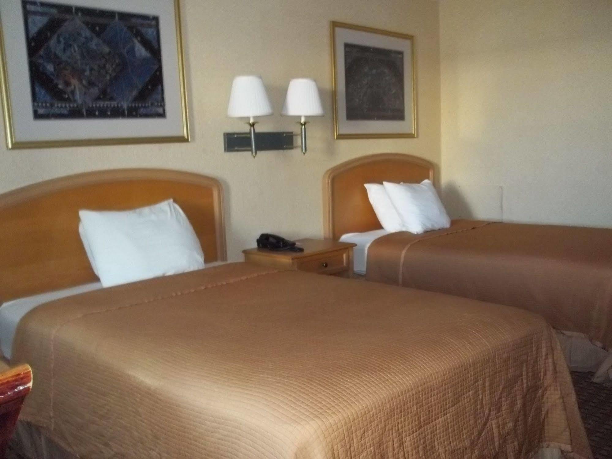 Howard Johnson By Wyndham Virginia Beach Bagian luar foto