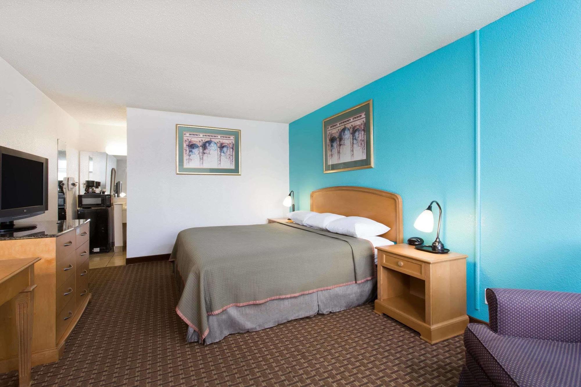 Howard Johnson By Wyndham Virginia Beach Bagian luar foto