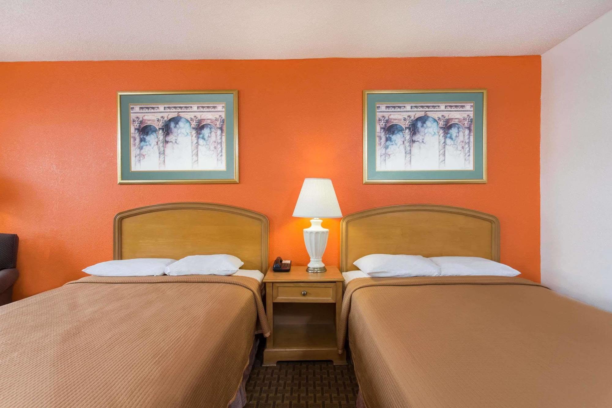 Howard Johnson By Wyndham Virginia Beach Bagian luar foto