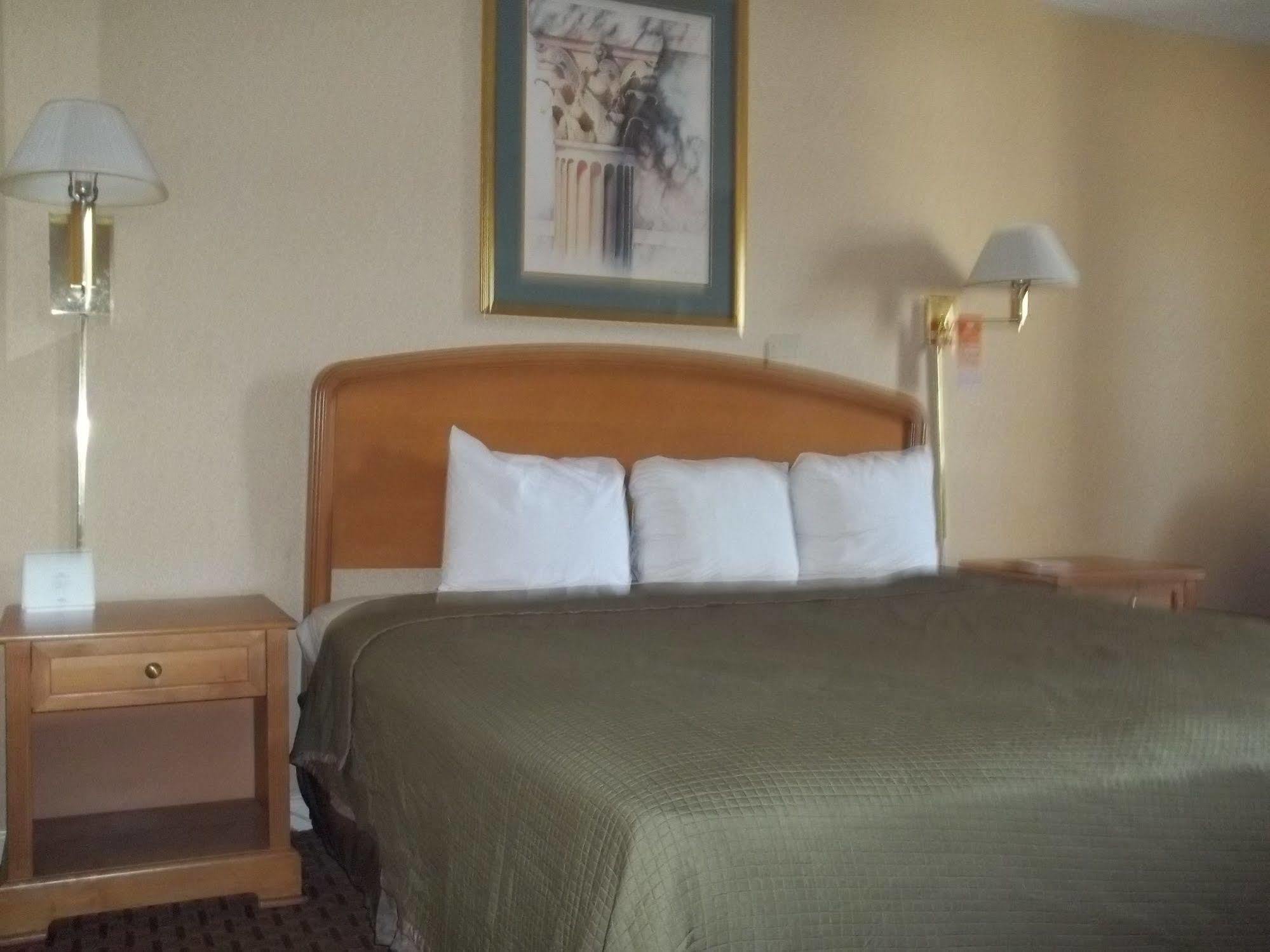 Howard Johnson By Wyndham Virginia Beach Bagian luar foto