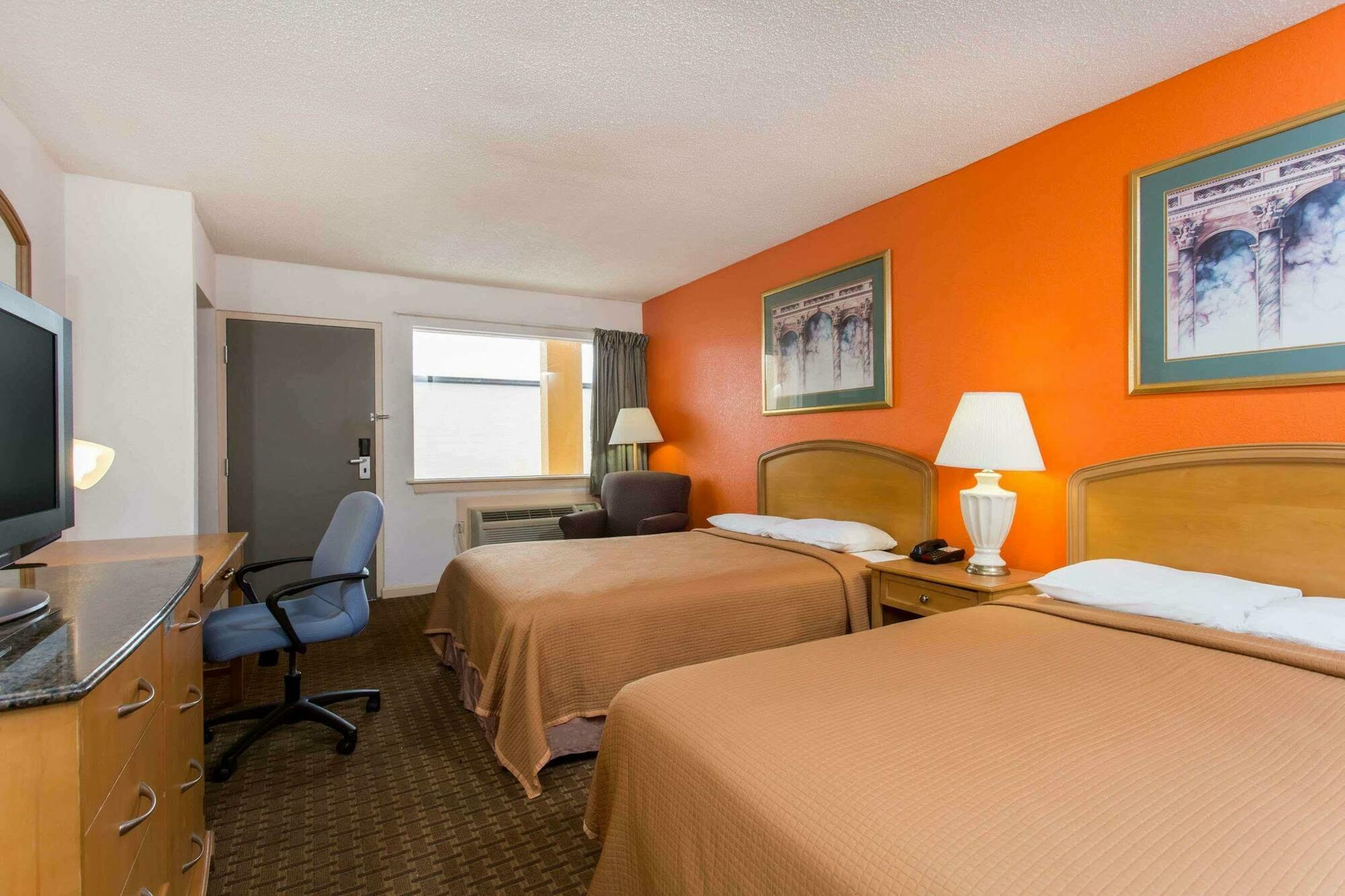 Howard Johnson By Wyndham Virginia Beach Bagian luar foto